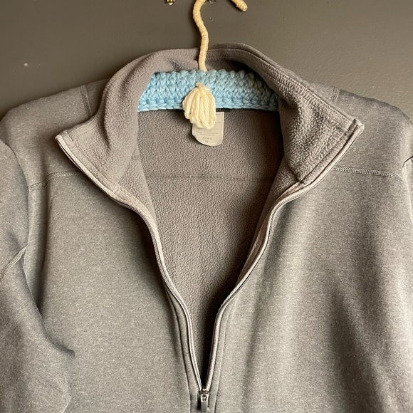 694. Patagonia Gray Zip Fleece - Picture 4 of 9